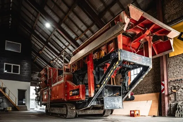 Mobiler Prallbrecher von B&B in der Halle