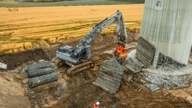 Kettenbagger im Erdbau an einem Silofundament