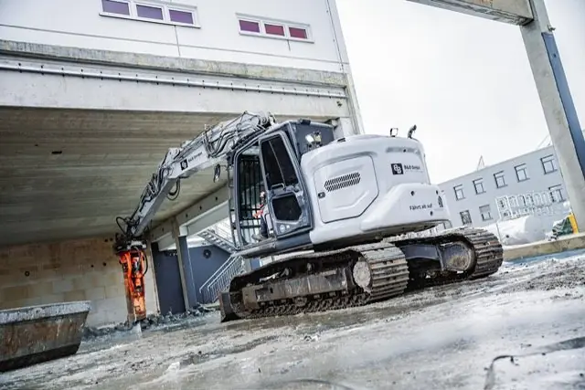 Kettenbagger mit Hydraulikhammer